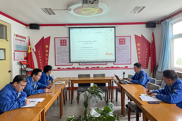 4月12日上午10點(diǎn)，動(dòng)力車間黨支部在黨員活動(dòng)室組織召開(kāi)4月份黨風(fēng)廉政建設(shè)專題會(huì)議，學(xué)習(xí)貫徹公司紀(jì)檢委員例會(huì)精神，安排部署支部二季度黨風(fēng)廉政建設(shè)重點(diǎn)工作。.jpg