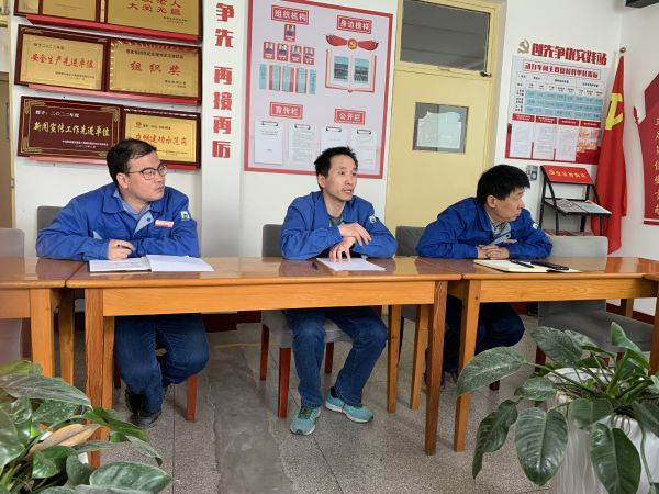 為確保此次大檢修停車計(jì)劃安全順利的完成，動(dòng)力車間及早動(dòng)手，精心組織，周密部署。按照公司大檢修指揮部的停車計(jì)劃，及時(shí)召開(kāi)車間大檢修停車計(jì)劃工作會(huì)議.jpg
