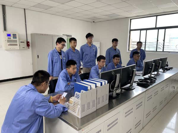 開展班前會議，強(qiáng)調(diào)降本增效需要從身邊的小事做起。.jpg