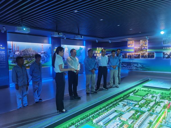 8月24日，國網(wǎng)渭南供電公司一行來公司調(diào)研座談，參觀展覽廳.jpg
