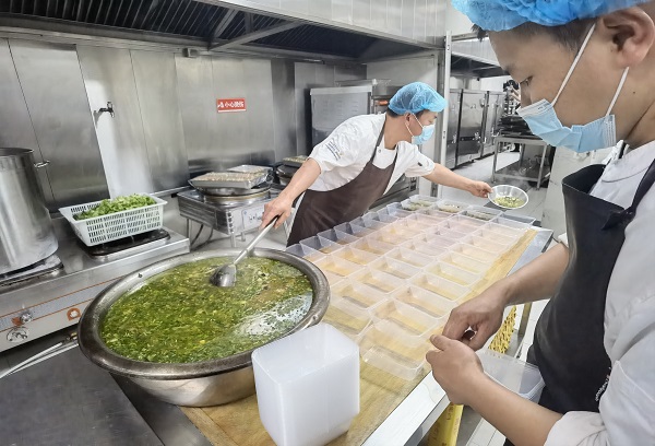 提高節(jié)日飯菜水準，暖胃同時更要為職工暖心.jpg
