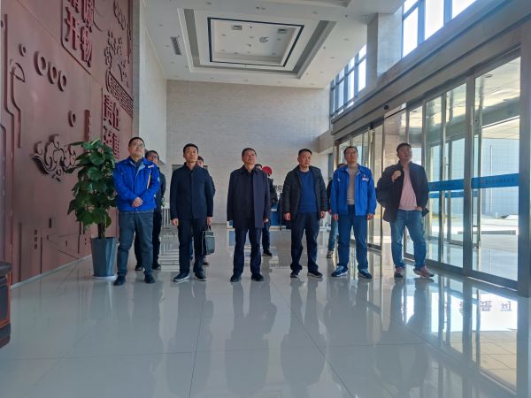 2023年11月22日，陜西省應急管理廳來彬州公司檢查觀看入廠安全教育視頻.jpg
