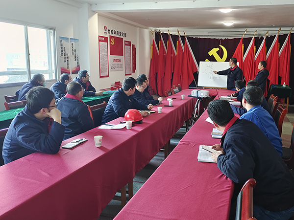 12月27日14：10，合成車(chē)間工藝人員講解工藝流程.jpg