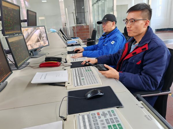 2月9日，尿素車間化工一班中控李剛1.jpg
