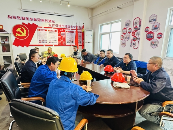 11月5日上午，驗收隊伍召開專題會議，匯總施工問題并討論竣工驗收準(zhǔn)備工作.jpg