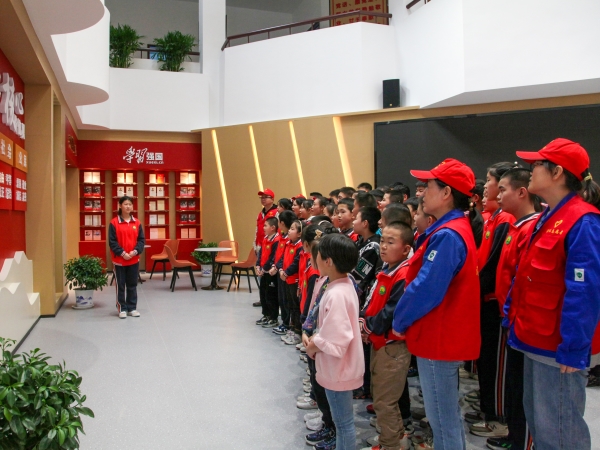渭化公司積極開展關(guān)愛特教兒童系列志愿服務(wù)活動.JPG